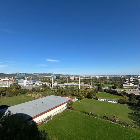 Three Towers With Beautiful View And Parking! Appartement Bratislava Buitenkant foto