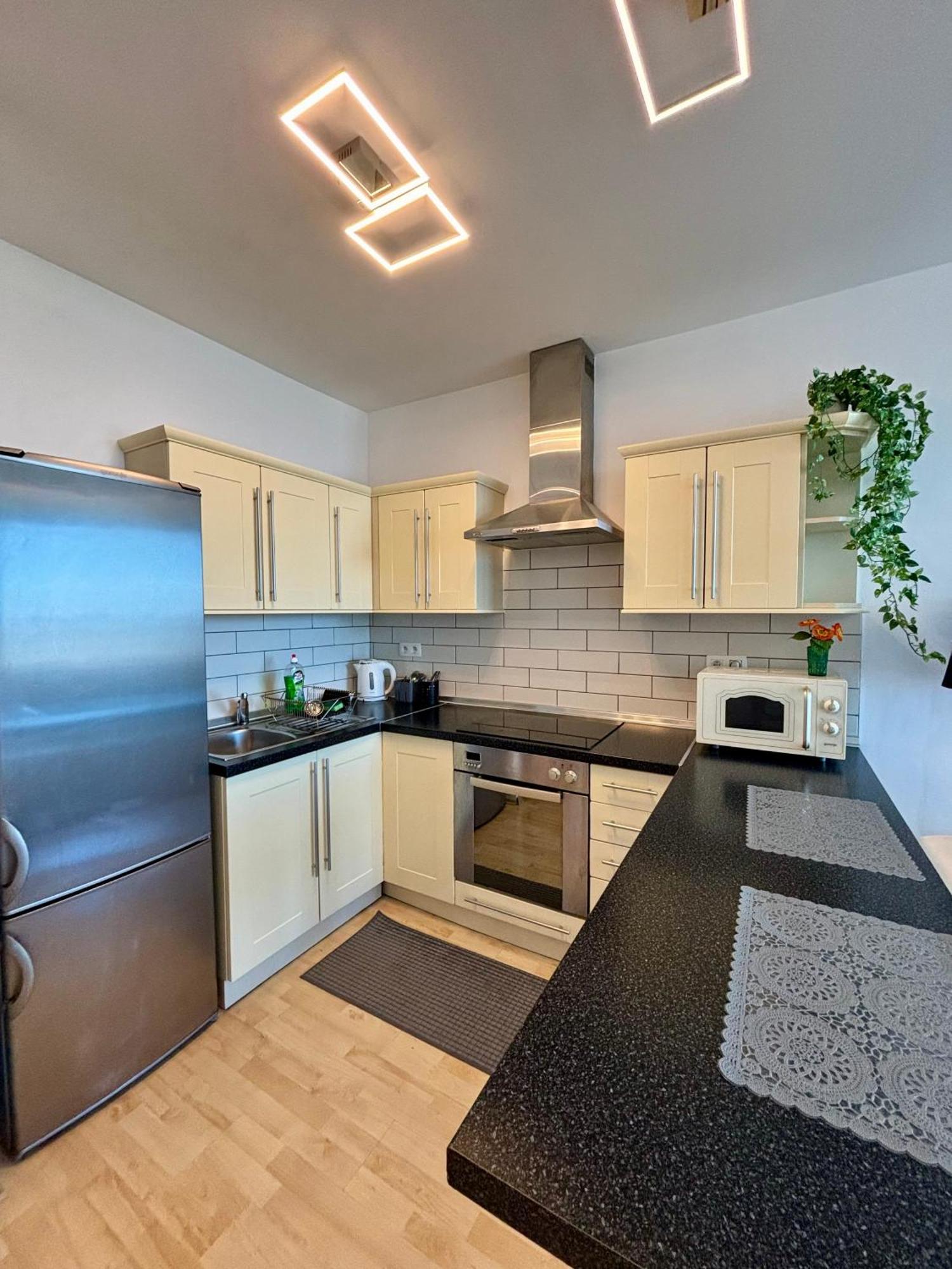 Three Towers With Beautiful View And Parking! Appartement Bratislava Buitenkant foto